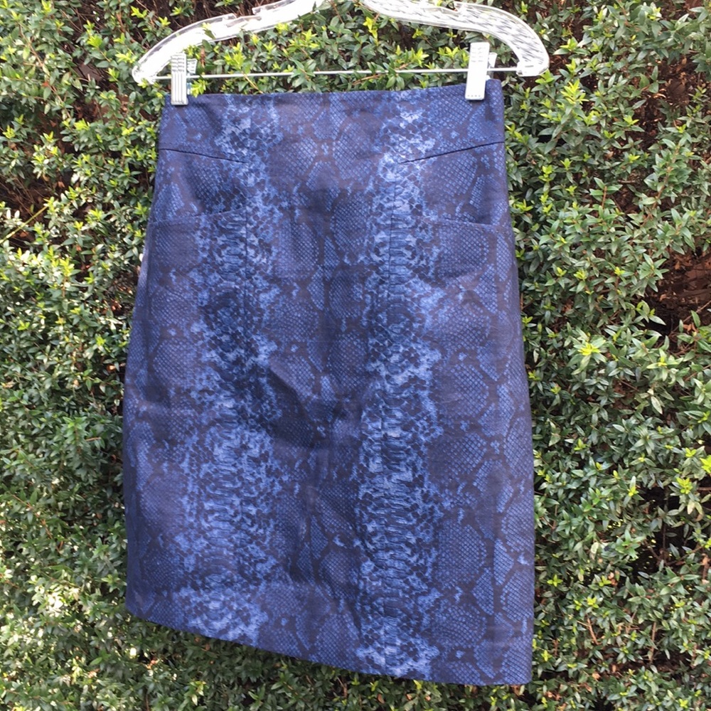 Above the knee skirt